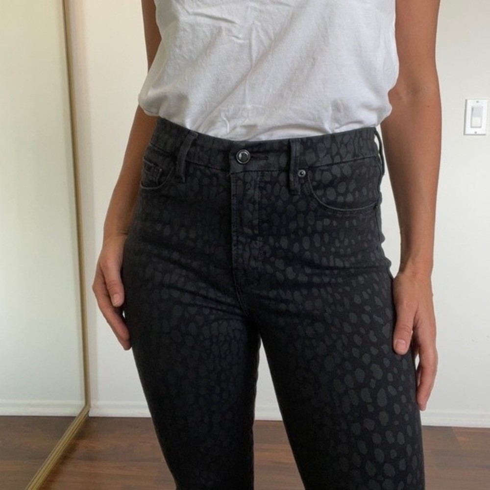 Good American Good Legs Crop Jeans in Leopard Foil - Size 6